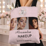 Errötendes Rosa Skript-Logo Foto-Make-up-Studio Tasche<br><div class="desc">Makeup Studio Swag-Tasche - Errötendes Rosa Schwarze Schriftart Ihr Logo hier 3 Foto-Make-up-Unternehmen Kundenbindungs-Tasche mit Namen und Social-Media-Handle.</div>