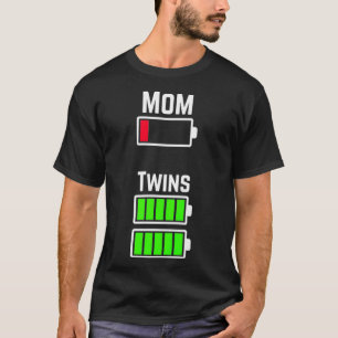 Erschöpfte Zwillingsmutter Niedriger Batterielades T-Shirt