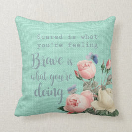 Erschrocken gegen tapferes kissen