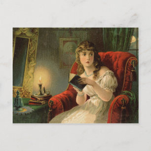 Erschrockene junge Frau beim Lesen eines Buches, v Postkarte
