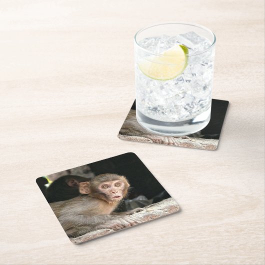Erschrockener Affe mit großem Augen-Untersetzer Rechteckiger Pappuntersetzer (Vor Ort)