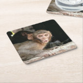 Erschrockener Affe mit großem Augen-Untersetzer Rechteckiger Pappuntersetzer (angewinkelt)