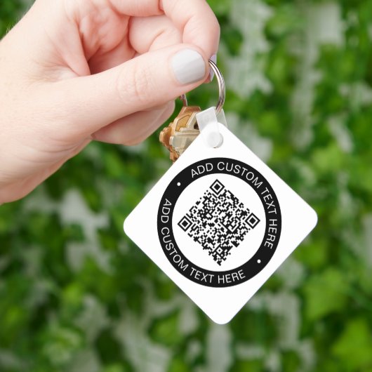 Ersetzen durch Ihren eigenen hochgeladenen QR-Code Schlüsselanhänger (Hand)