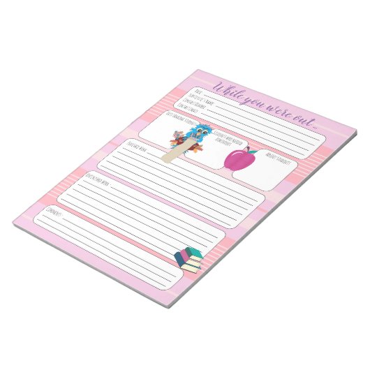 Ersetzen Sie den Lehrer, während Sie in rosa Form Notizblock (angewinkelt)