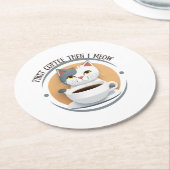 Erst Kaffee dann meine ich Niedliche Katze Runder Pappuntersetzer (Angewinkelt)