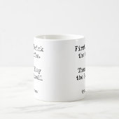 Erst Kaffee, dann spiele ich Softball lustig Kaffeetasse (Mittel)