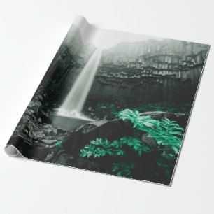 Erstaunliche Aussicht auf den Svartifoss-Wasserfal Geschenkpapier