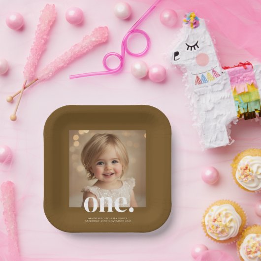 Erste Bithday Foto Akryllische Zeichen in Braun Pappteller (Party)