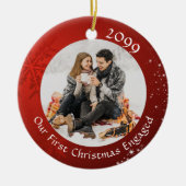 ERSTE CHRISTMAS VERLOBTES Rotes Schneeflocken 2 Fo Keramik Ornament (Vorne)