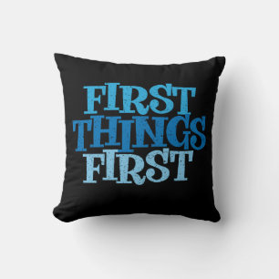 Erste Dinge Erste Slogan Kissen