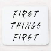 Erste Dinge Erste Slogan Quote Handgeschriebener S Mousepad (Vorne)