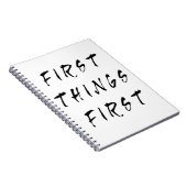 Erste Dinge Erste Slogan Quote Handgeschriebener S Notizblock (Rechte Seite)