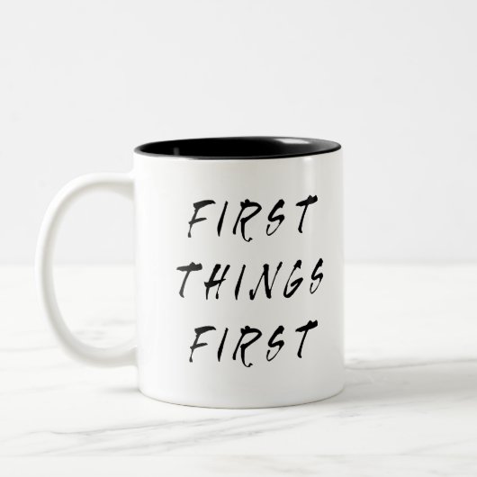 Erste Dinge Erste Slogan Quote Handgeschriebener S Zweifarbige Tasse (Links)