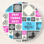 Erste Dinge Erste Teepause! Funny Magenta & Blue Getränkeuntersetzer (Vorne)