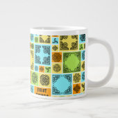 Erste Dinge Erste Teepause! Funny Magenta & Blue Jumbo-Tasse (Rechts)