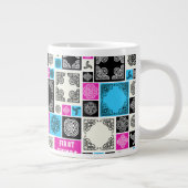 Erste Dinge Erste Teepause! Funny Magenta & Blue Jumbo-Tasse (Rechts)