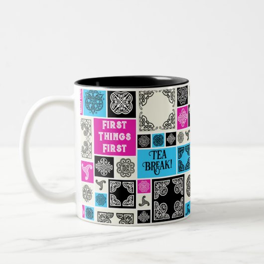 Erste Dinge Erste Teepause! Funny Magenta & Blue Zweifarbige Tasse (Links)