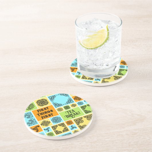 Erste Dinge Erste Teepause! Funny Orange & Green Getränkeuntersetzer (Seite)