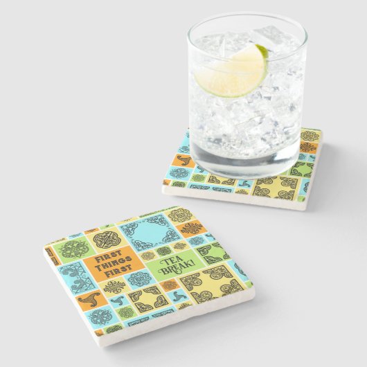 Erste Dinge Erste Teepause! Funny Orange & Green Steinuntersetzer (Seitenansicht)