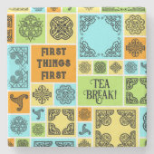 Erste Dinge Erste Teepause! Funny Orange & Green Steinuntersetzer (Vorderseite)
