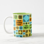 Erste Dinge Erste Teepause! Funny Orange & Green Zweifarbige Tasse (Links)