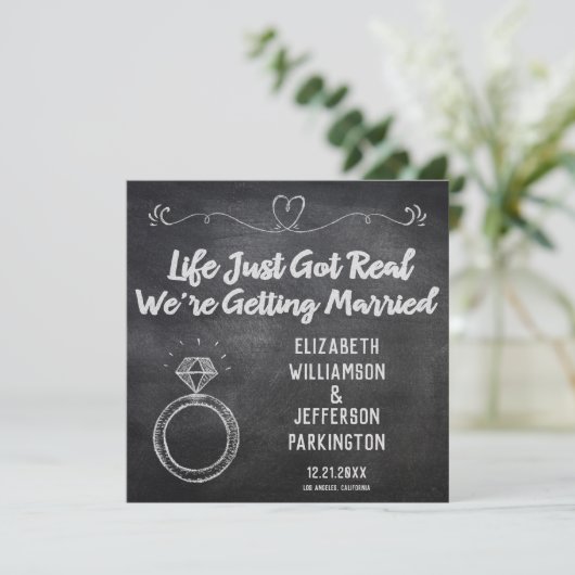 Erste Ehe Hochzeitsring Modernes Chalkboard Save The Date (Stehend Vorderseite)