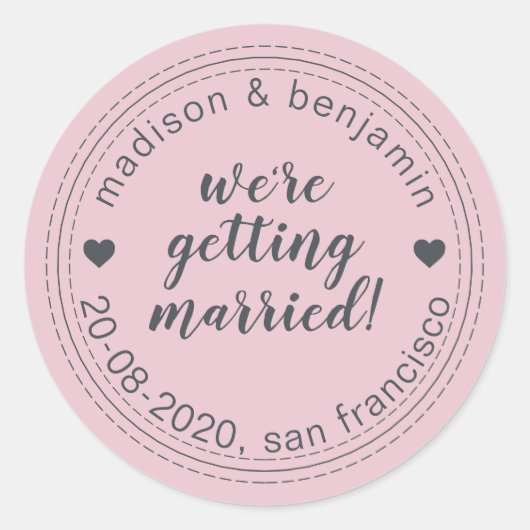 Erste Ehe Save the Date Parfait Pink Runder Aufkleber (Vorderseite)