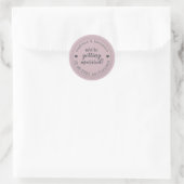 Erste Ehe Save the Date Pastel Lila Runder Aufkleber (Tasche)