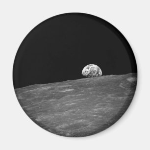 Erste Fotografie eines Erdbebens von Apollo 8 Magnet