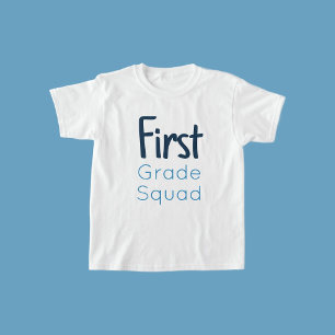 Erste Grade-Squad-Shades von blauem Text T-Shirt