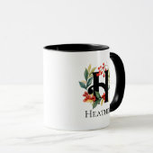 Erste H Monogram Christmas Berry Wreath Tasse (VorderseiteRechts)