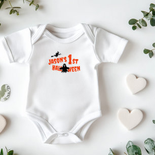 Erste Halloween-Geist lila Typografie Hexe Baby Strampler