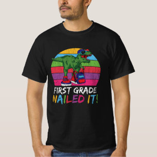 Erste Klasse Hat Es Geschafft T Rex Geschenk Zum S T-Shirt