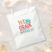 Erste Klasse Nailit, 1. Klasse beendet Geschenktütchen (Ausgeschnitten)