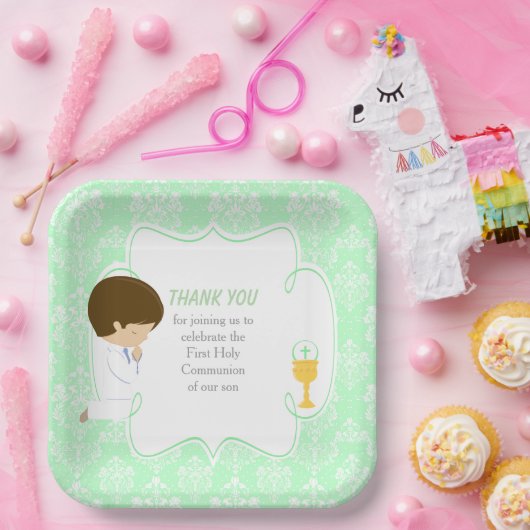 Erste Kommune Brünetter Junge Green Damask Pappteller (Party)