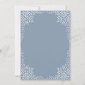 Erste Kommunion Dusty Blue Elegant Silver Blätter Einladung (Rückseite)