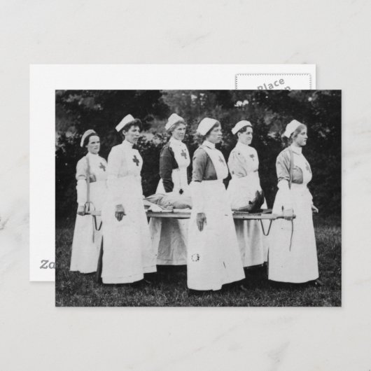 Erste Krankenschwestern tragen die Verwundeten Postkarte (Vorne/Hinten)