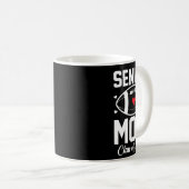 Erste Mutter 2025 Fußll Mama Cl Von 2025 Abschluss Kaffeetasse (VorderseiteRechts)
