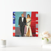 Erste Paare Donald und Quadratische Wanduhr (Zuhause)