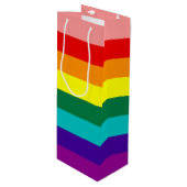 Erste Rainbow-Pride-Flagge Geschenktüte Für Weinflaschen (Vorderseite Schrägansicht)