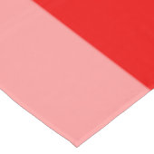 Erste Rainbow-Pride-Flagge Tischdecke (Schrägansicht)