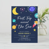 Erste Reise um die Sonne 1. Geburtstag Einladung (Stehend Vorderseite)