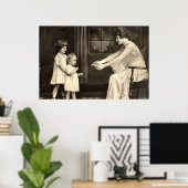 Erste Schritte des Babys Vintag 1918 Poster (Heimbüro)