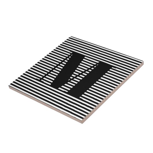 Erste Schwarz-weiße Streifen in Monogramm anpassen Fliese (Seite)