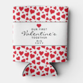 Erste Valentinstag zusammen Rotes Herz Monogramm Dosenkühler (Vorderseite)