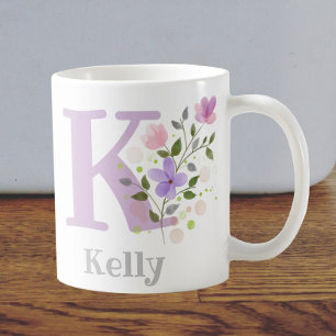 Erste Vorname Name Kelly mit Blume Kaffeetasse