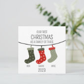 Erste Weihnachten als Familie von drei (Stehend Vorderseite)