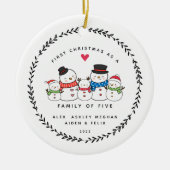 Erste Weihnachten als Familie von fünf Snowmen Cer Keramik Ornament (Vorne)
