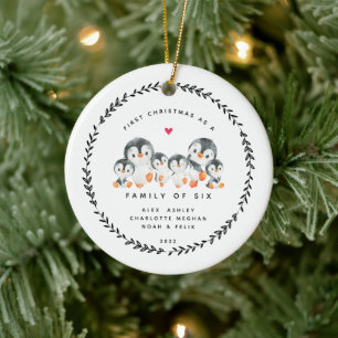 Erste Weihnachten als Familie von sechs Pinguinen  Keramik Ornament