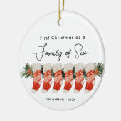 Erste Weihnachten als Familie von sechs Strümpfen Keramik Ornament (Links)